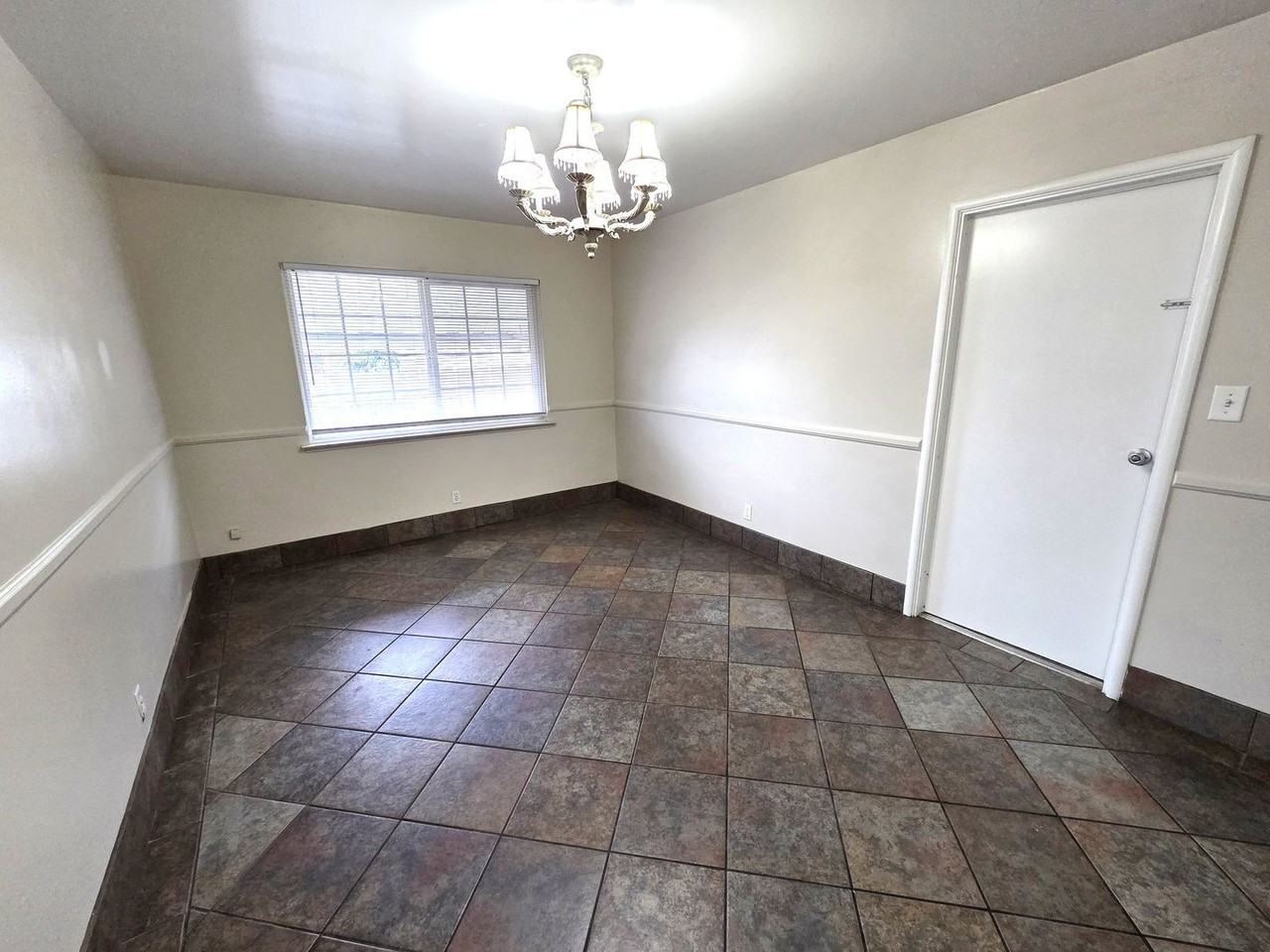 126 Bryant Ct - Photo 3 of 11