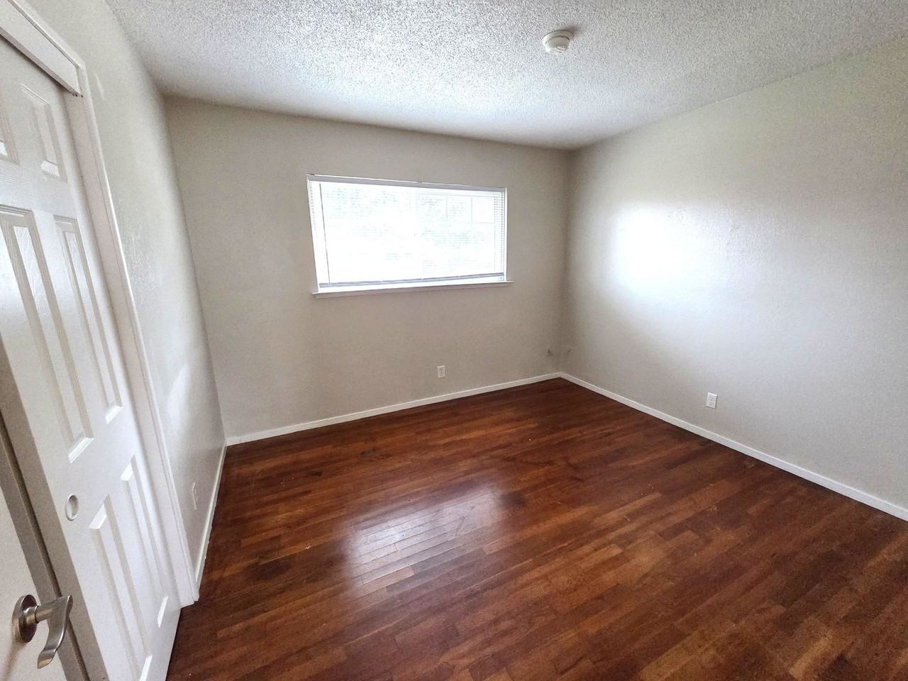 126 Bryant Ct - Photo 7 of 11