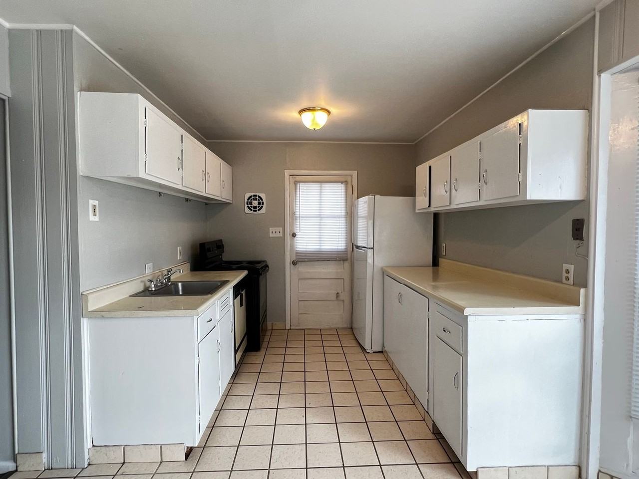 4904 Justin Rd - Photo 4 of 9