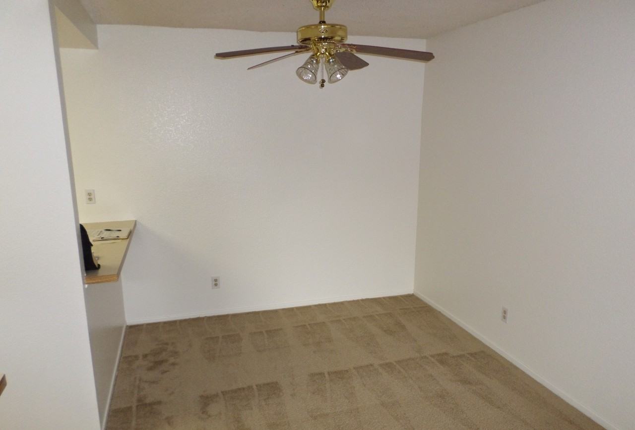 13953 Spring Water Ct - Photo 3 of 8