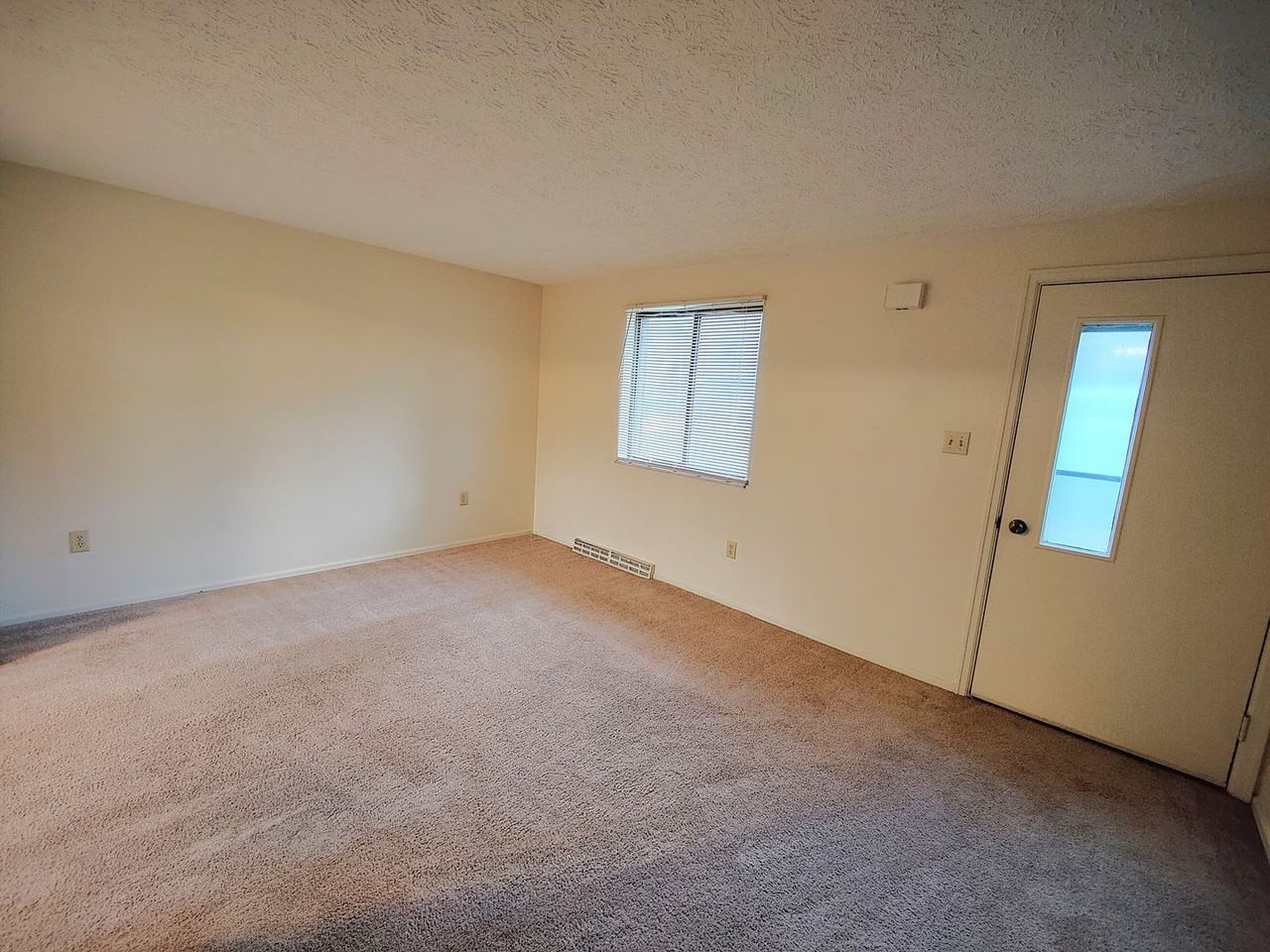 1529 Dunluce Dr - Photo 6 of 30