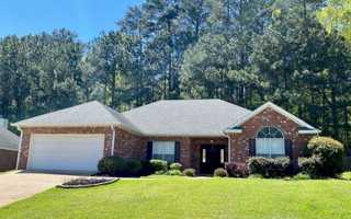 featured image of 627 Hampshire Dr