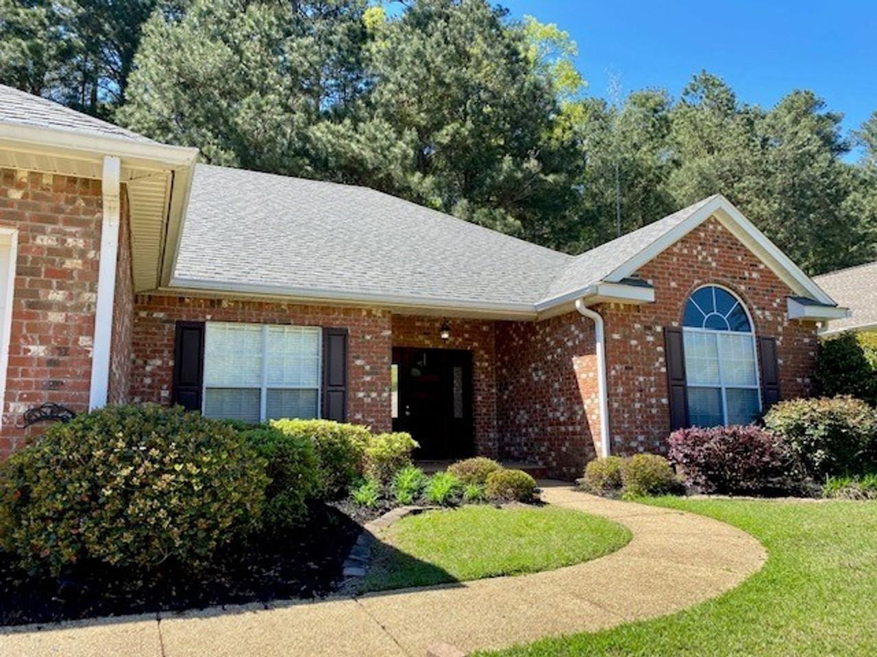 627 Hampshire Dr - Photo 2 of 14