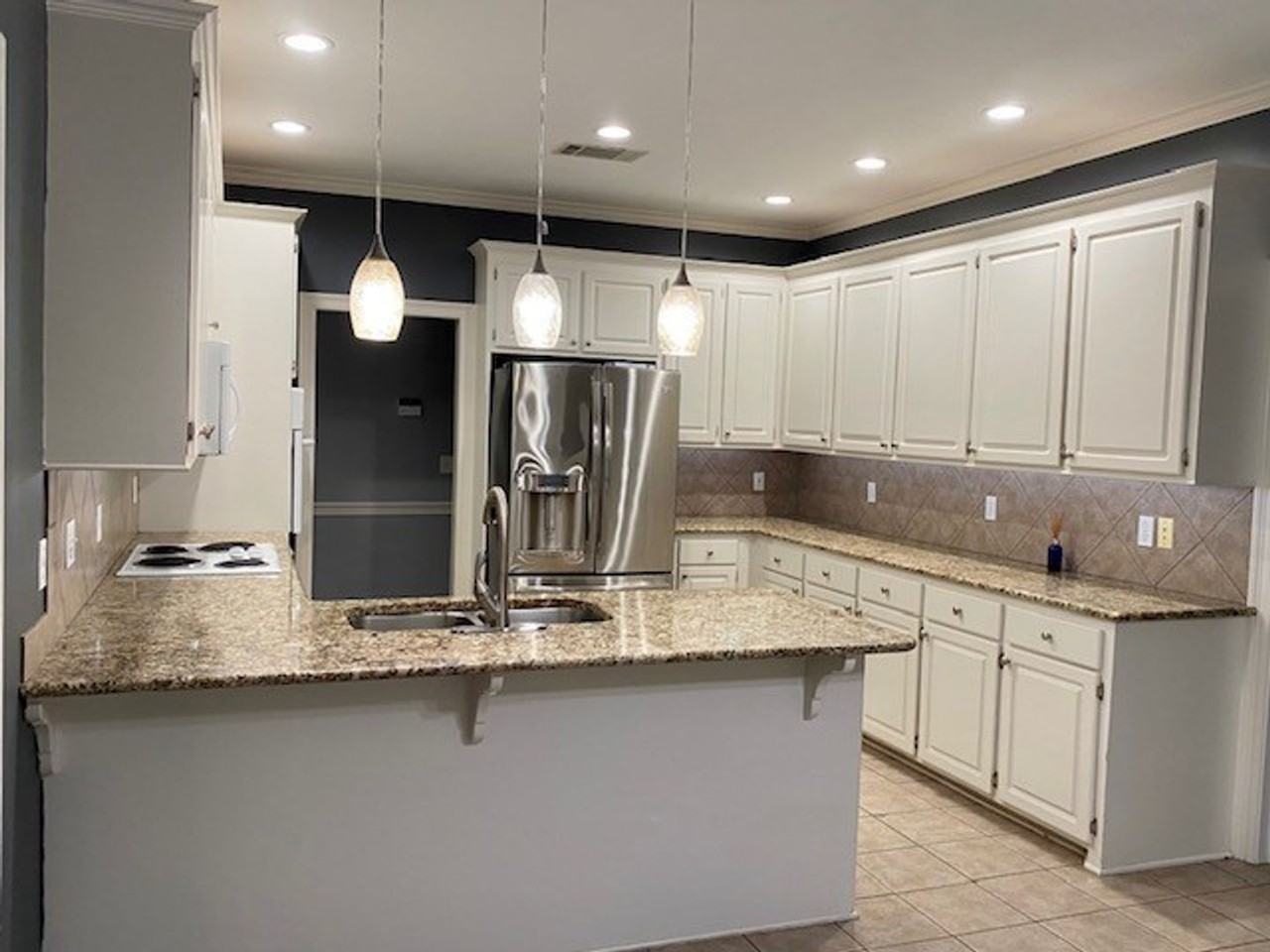 627 Hampshire Dr - Photo 3 of 14