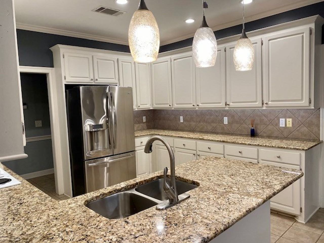 627 Hampshire Dr - Photo 4 of 14