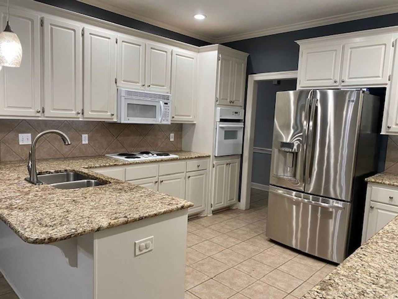 627 Hampshire Dr - Photo 5 of 14