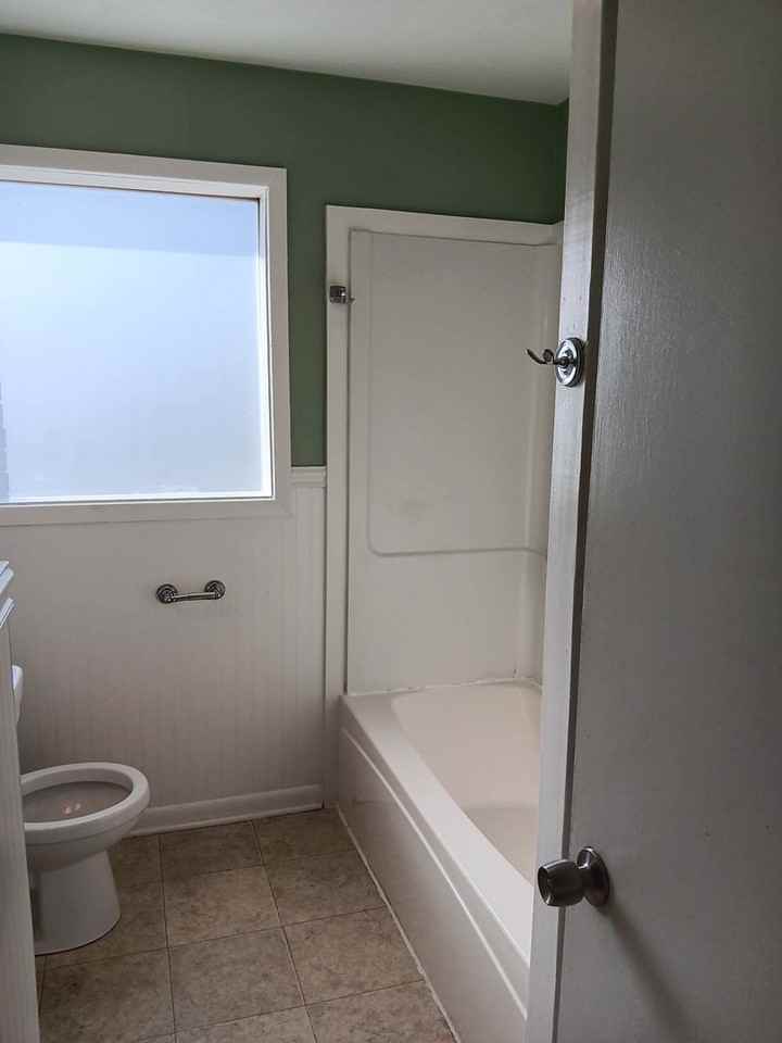 810 Rockland Ave - Photo 4 of 22