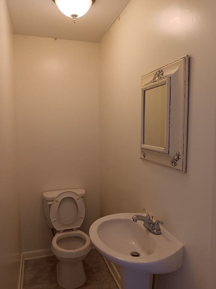 810 Rockland Ave - Photo 6 of 22