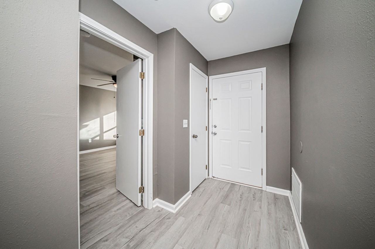 317 Smith St - Photo 6 of 34