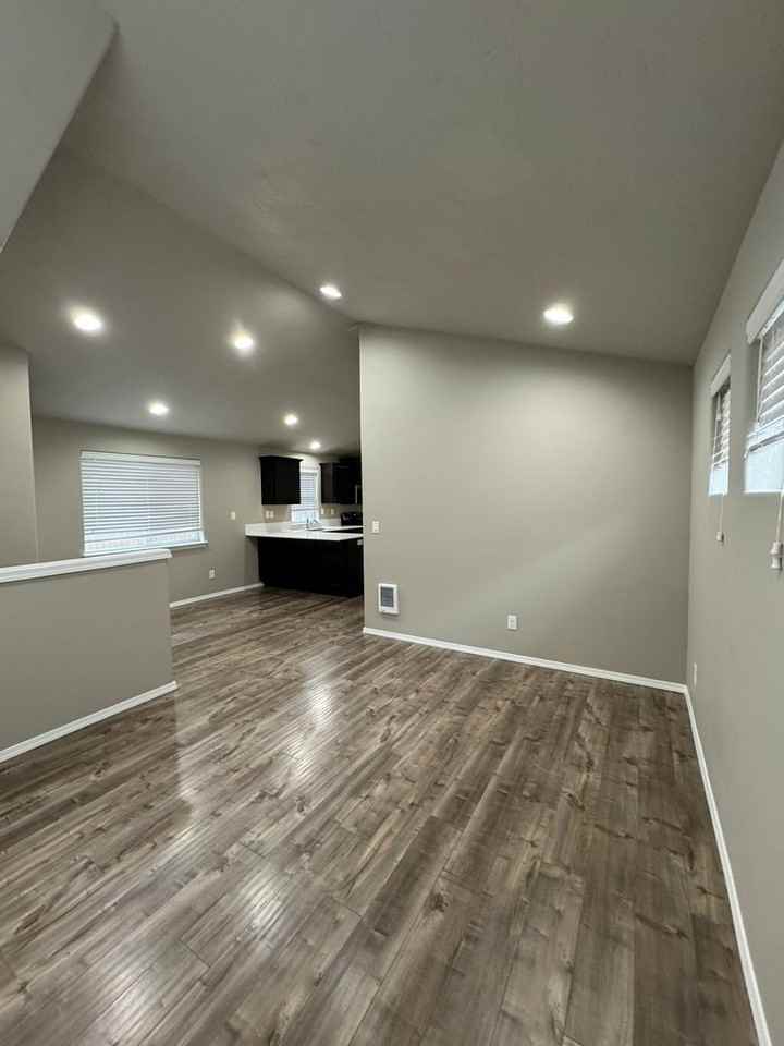 1048 S 2nd St - Photo 3 of 16