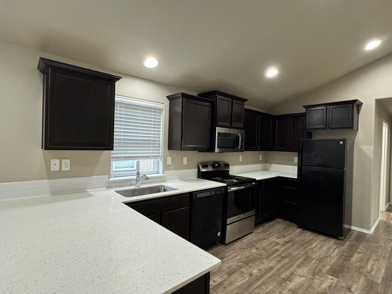 1048 S 2nd St - Photo 5 of 16