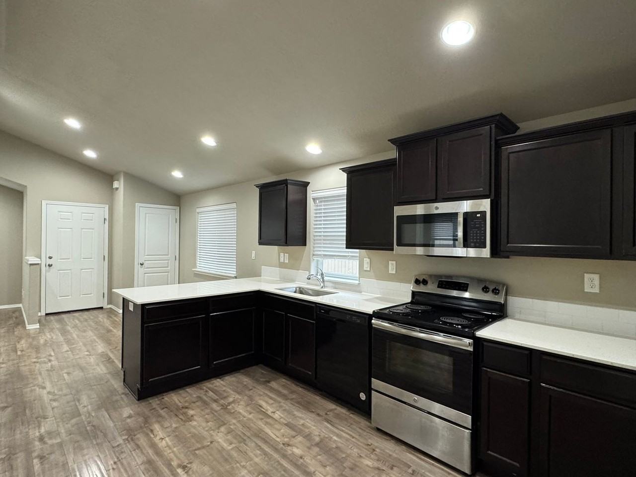 1048 S 2nd St - Photo 6 of 16