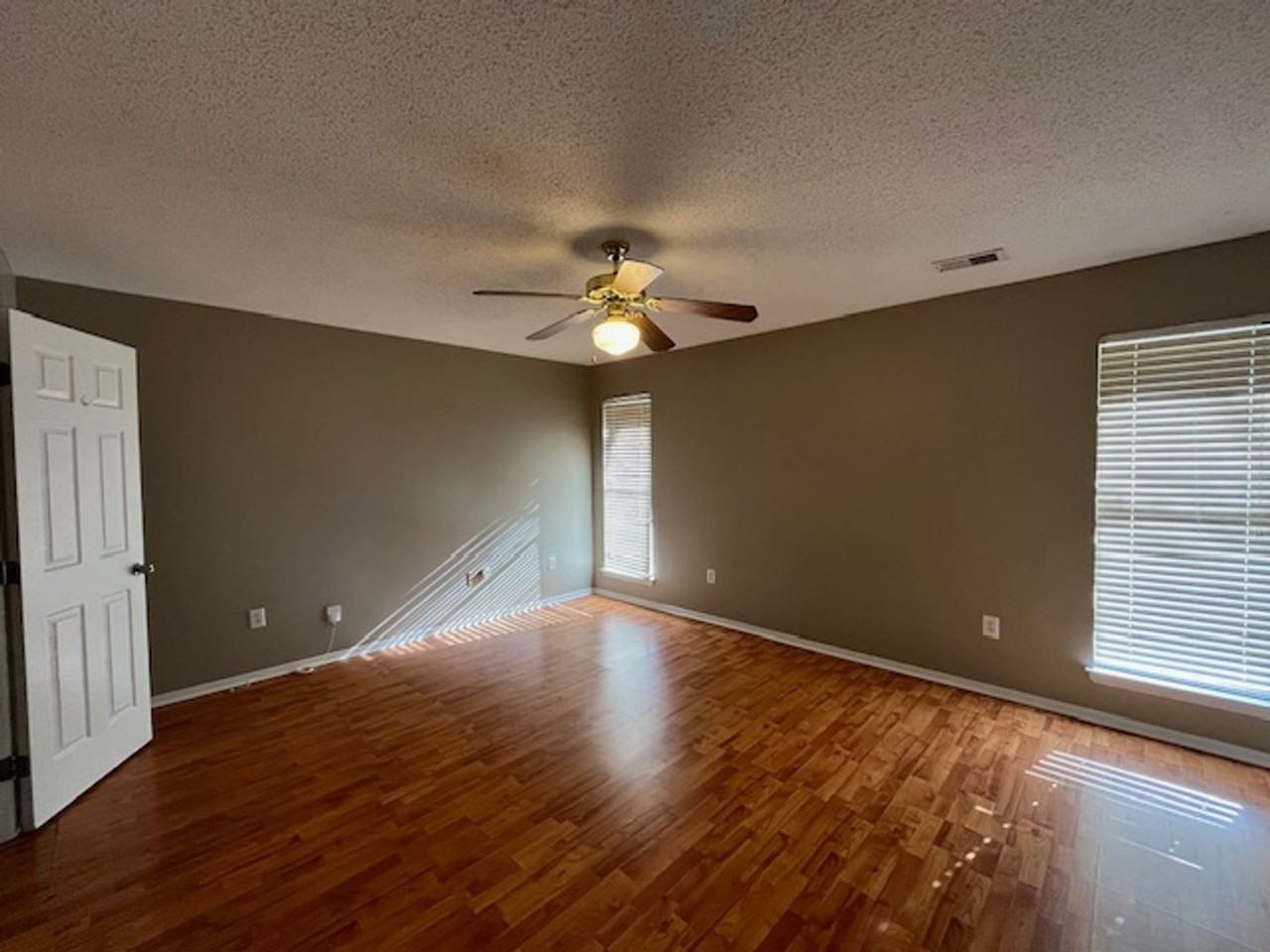 1045 Mcgowan Dr - Photo 6 of 11