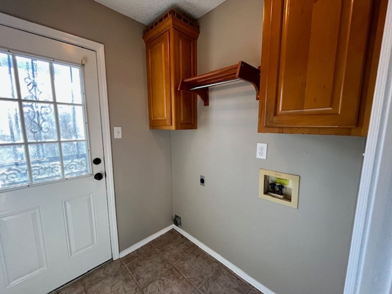 1045 Mcgowan Dr - Photo 7 of 11