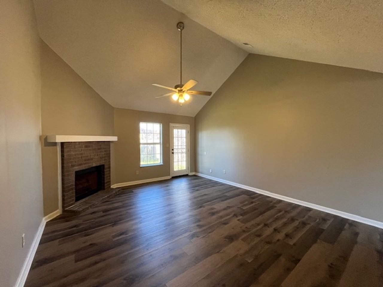 7075 Foxhall Dr - Photo 2 of 10