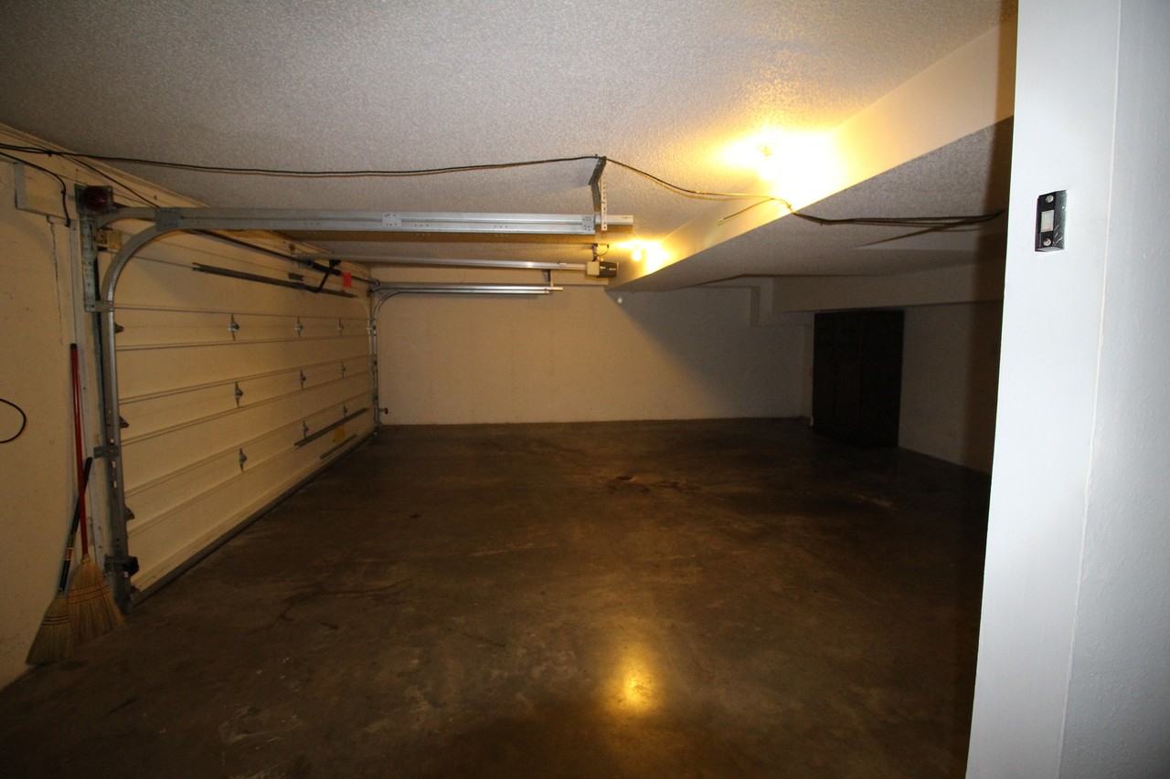 173 Carriage Ct - Photo 3 of 11