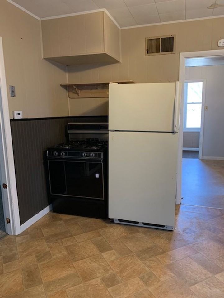 805 W 3rd St #A - Photo 3 of 7