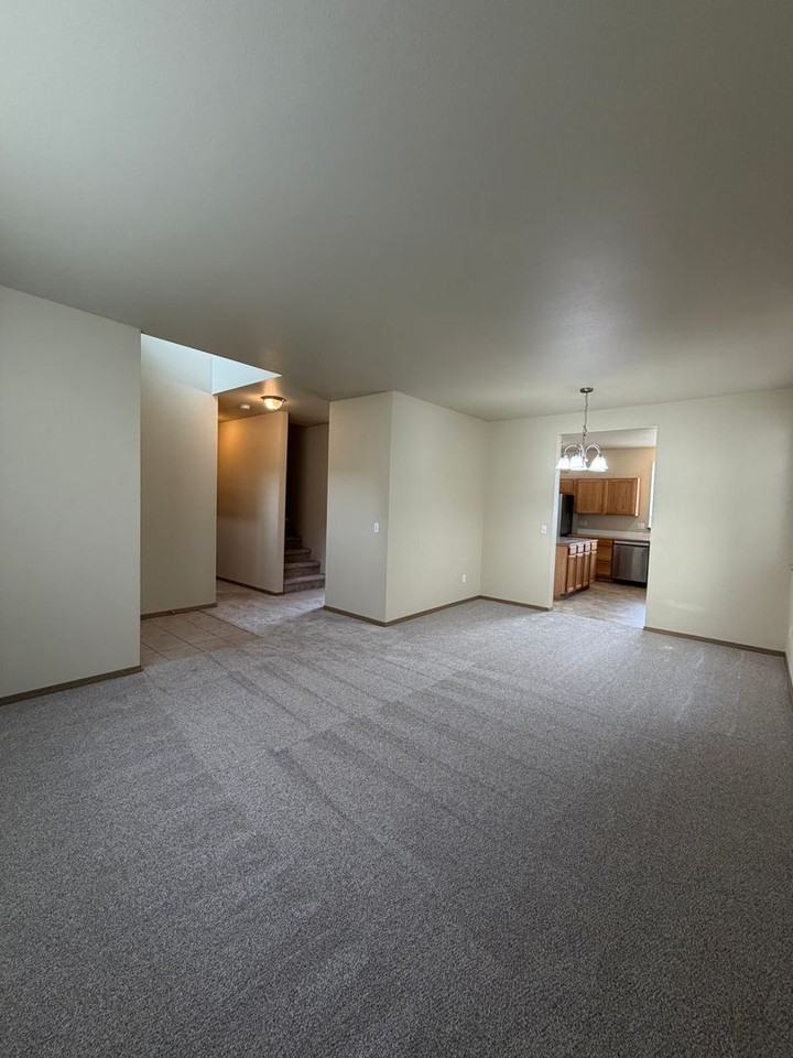 843 Gina Ct Se - Photo 3 of 25