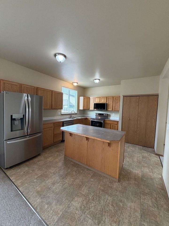 843 Gina Ct Se - Photo 6 of 25