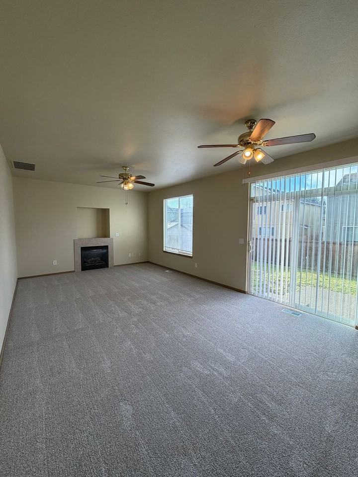 843 Gina Ct Se - Photo 7 of 25