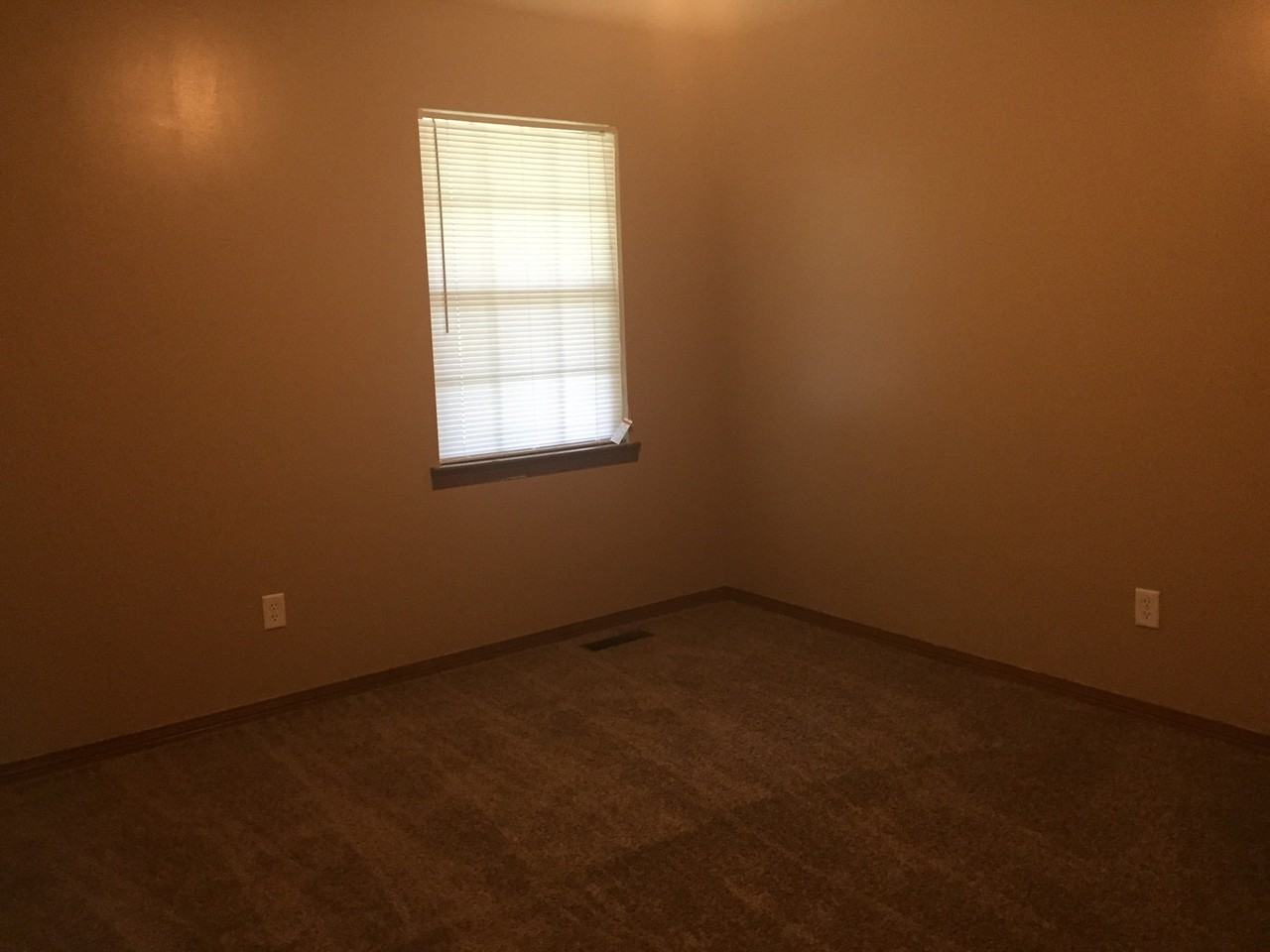 108 Fair St - Photo 7 of 14