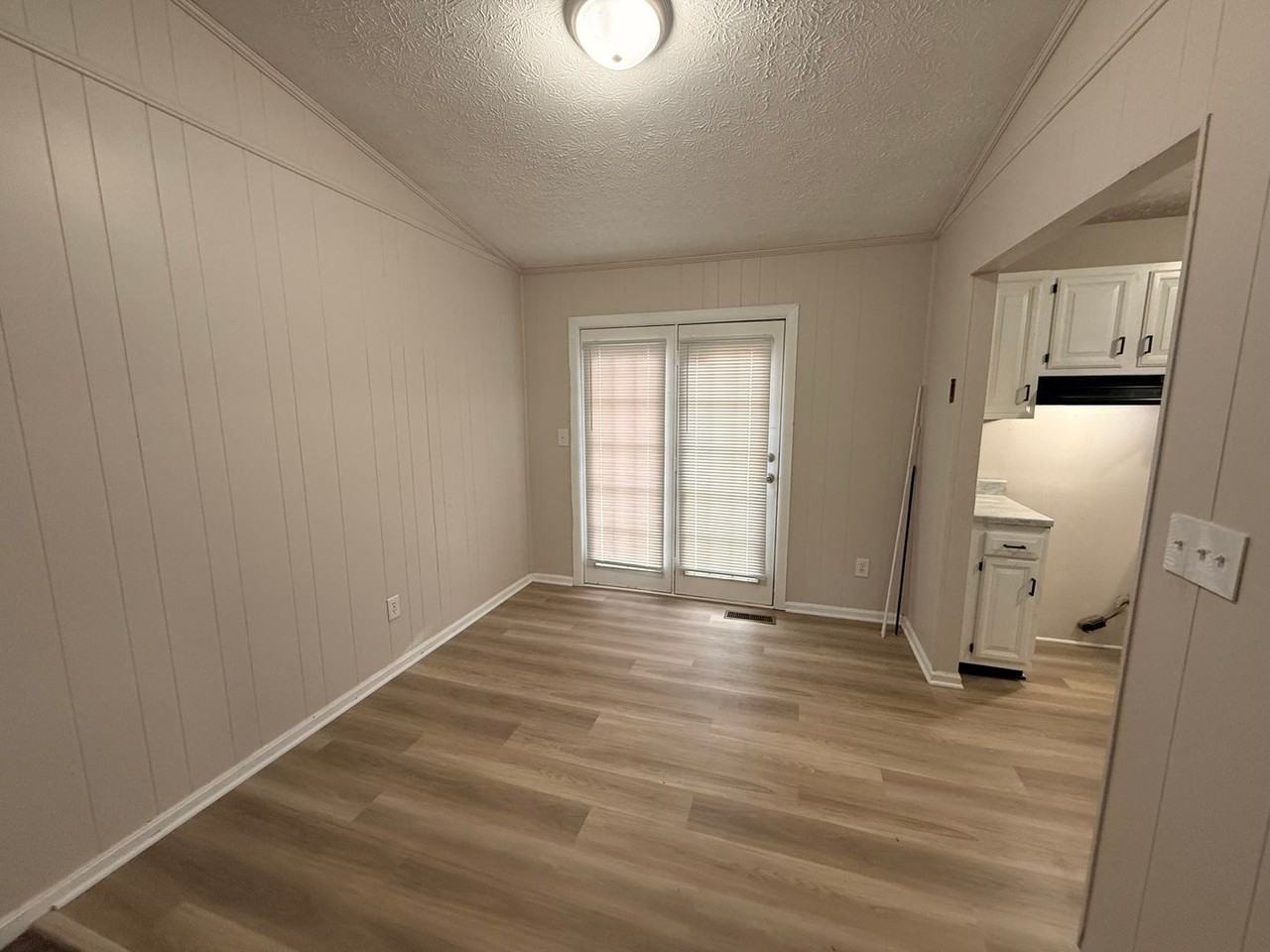 8401 Roseborough Rd - Photo 5 of 10