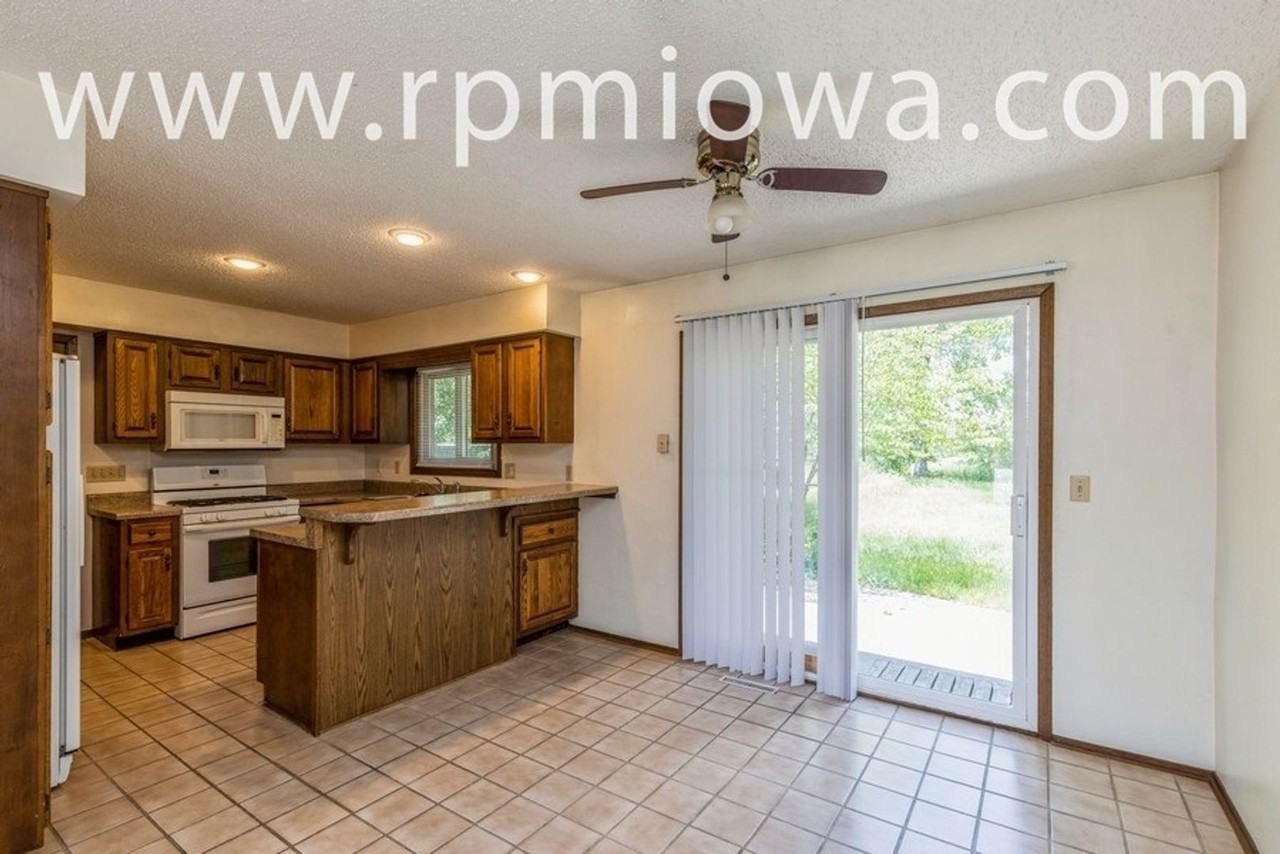 631 Crystal St - Photo 4 of 14