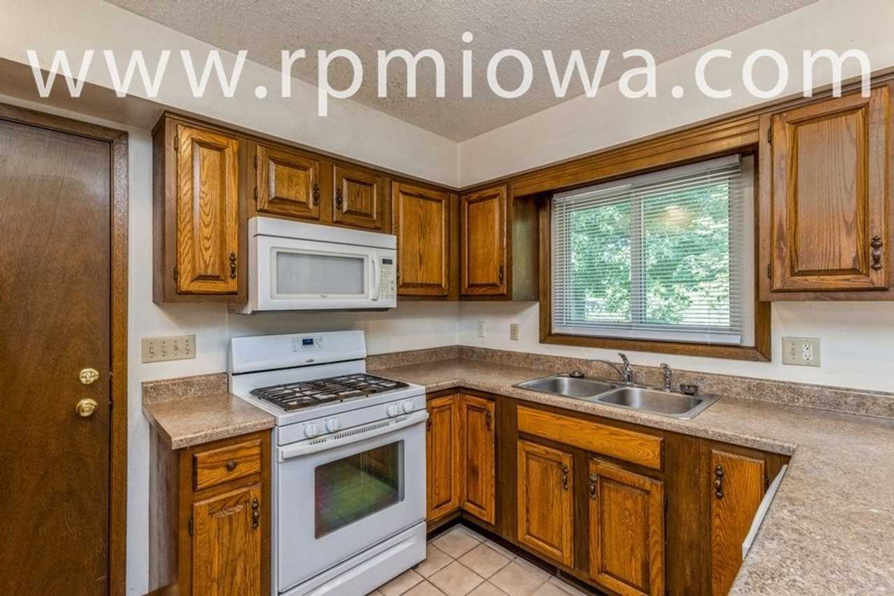 631 Crystal St - Photo 6 of 14