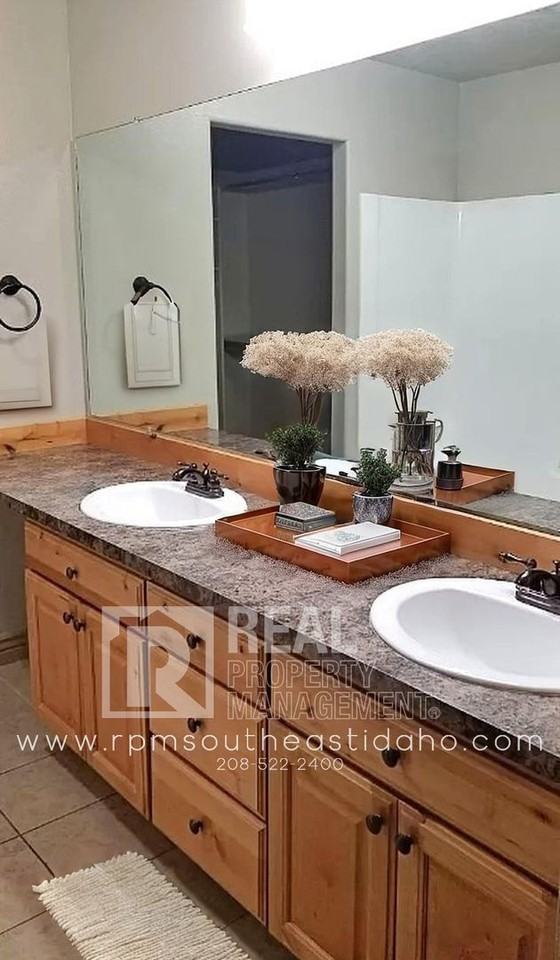 565 Pioneer Rd - Photo 6 of 18