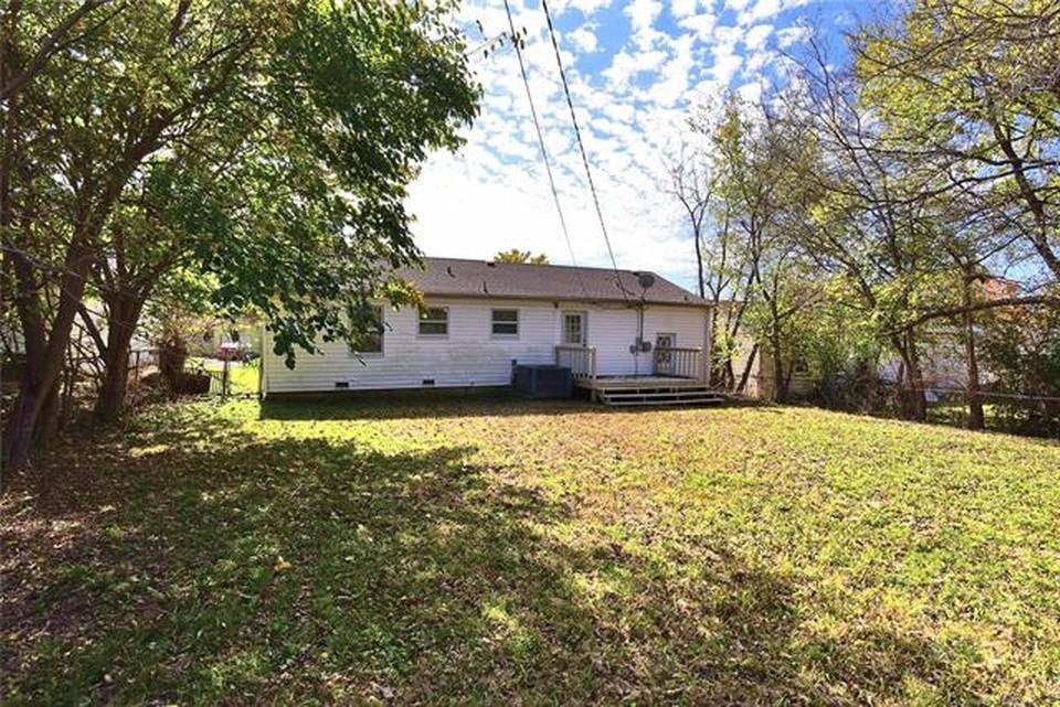 1919 W 47th Pl - Photo 2 of 18