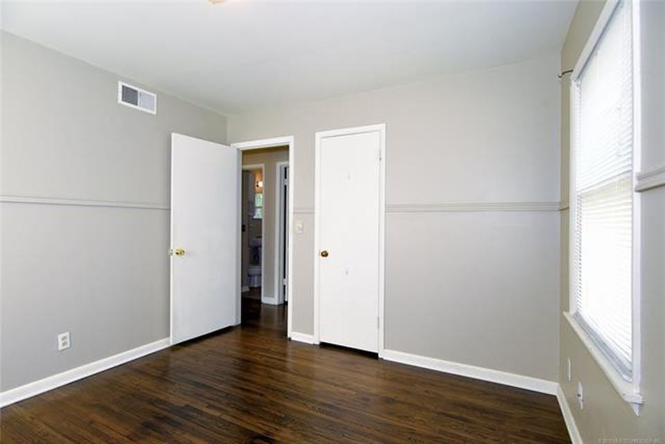 1919 W 47th Pl - Photo 3 of 18