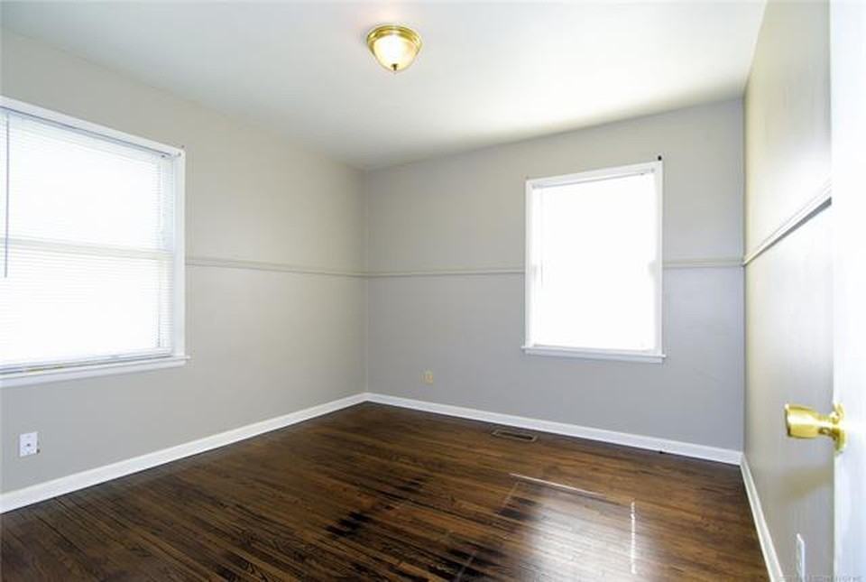 1919 W 47th Pl - Photo 5 of 18