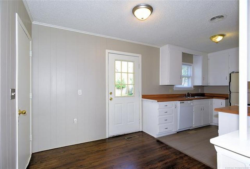 1919 W 47th Pl - Photo 6 of 18