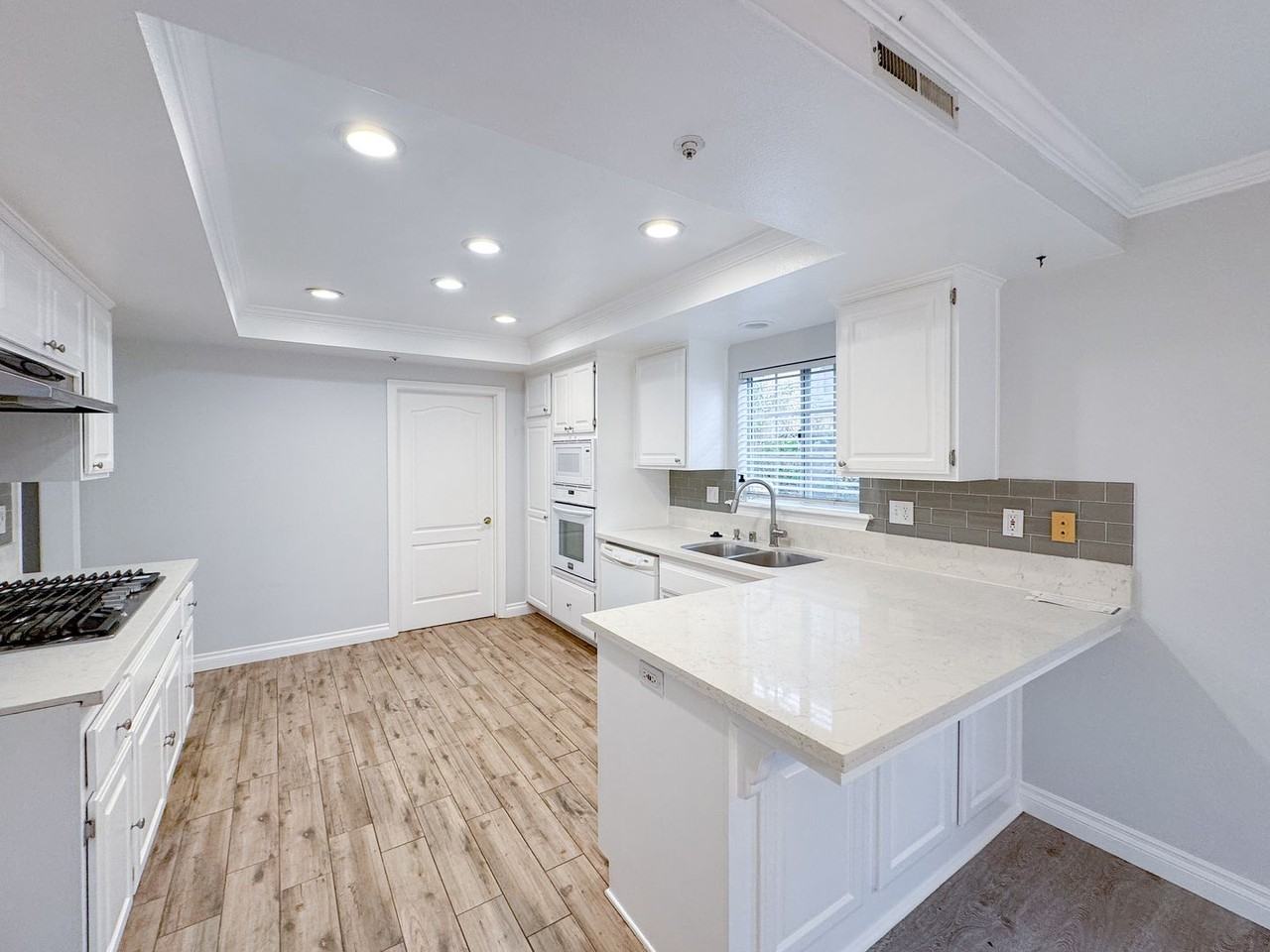 2016 Curtis Ave - Photo 5 of 21