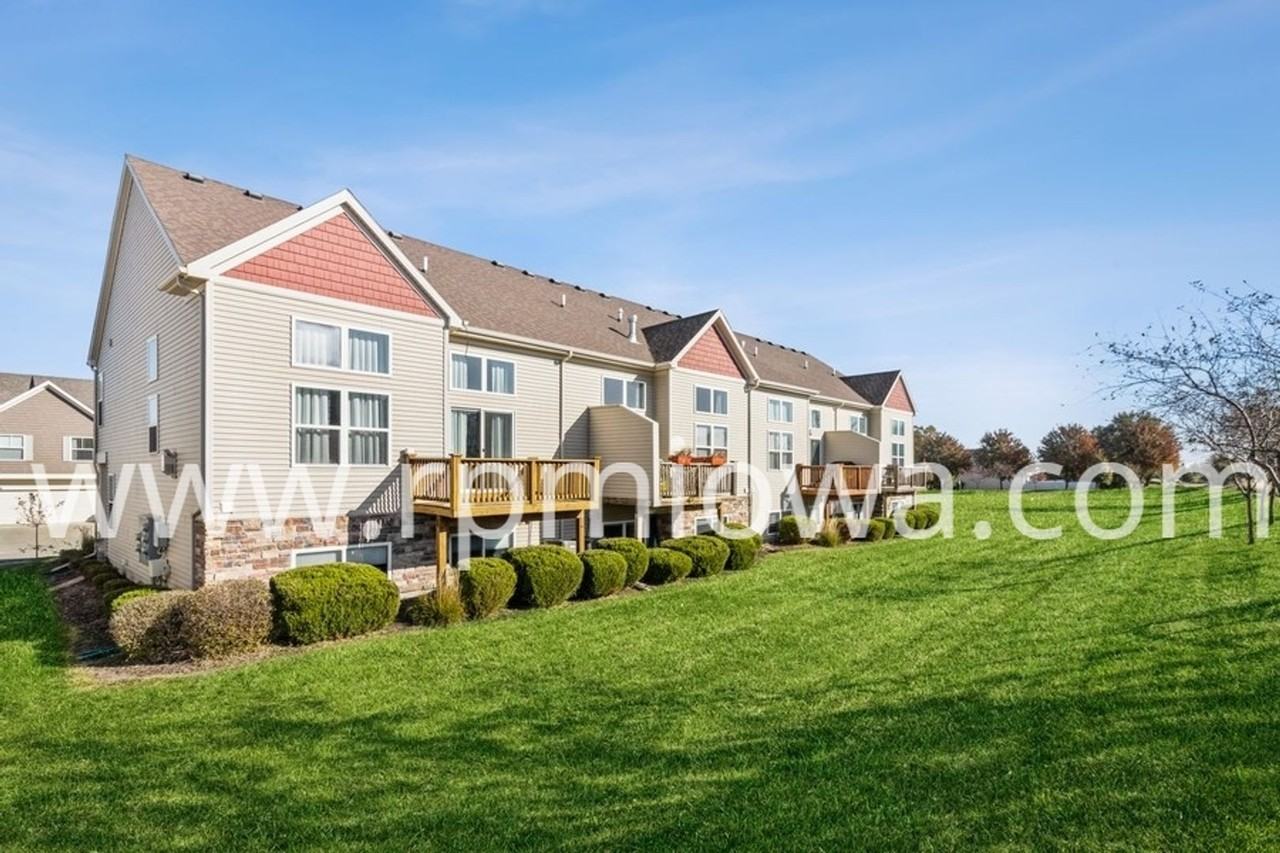 7878 Cottonwood Ln - Photo 3 of 12