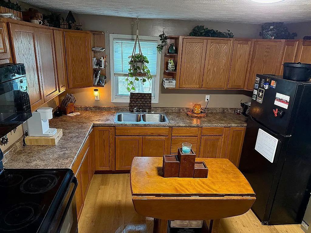 Collins Dr - Photo 3 of 6