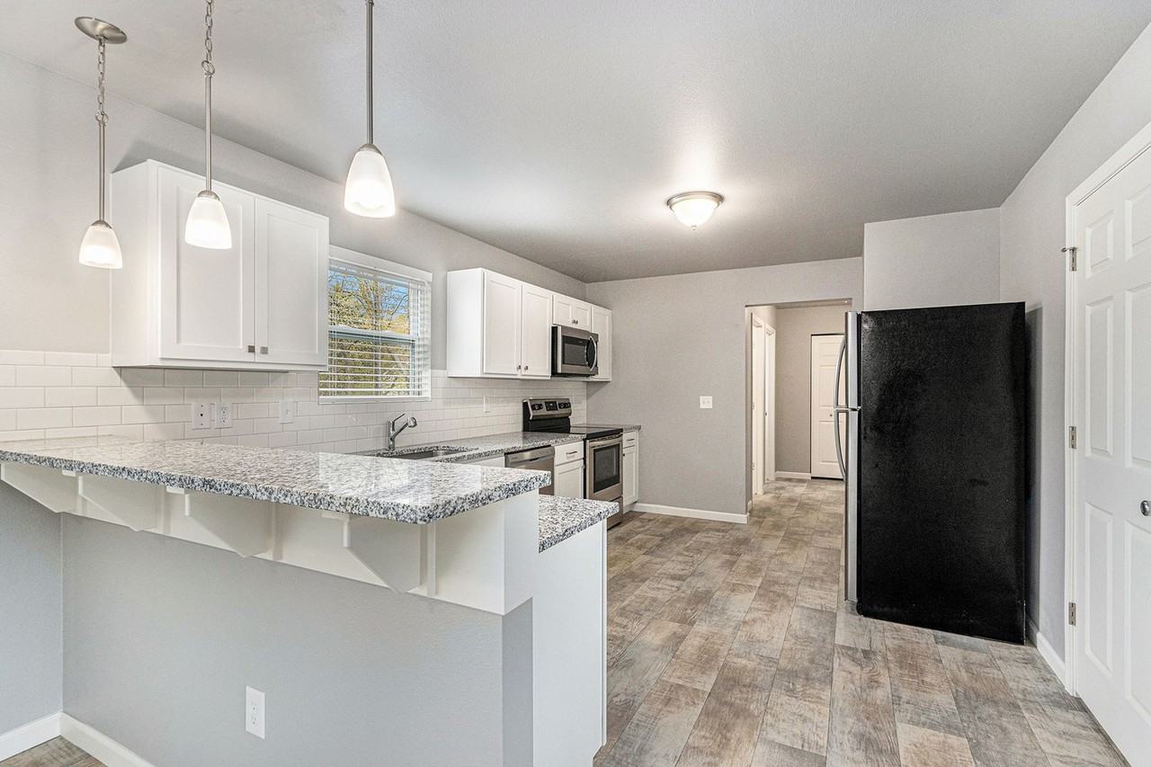 7215 Primrose Ln - Photo 2 of 18