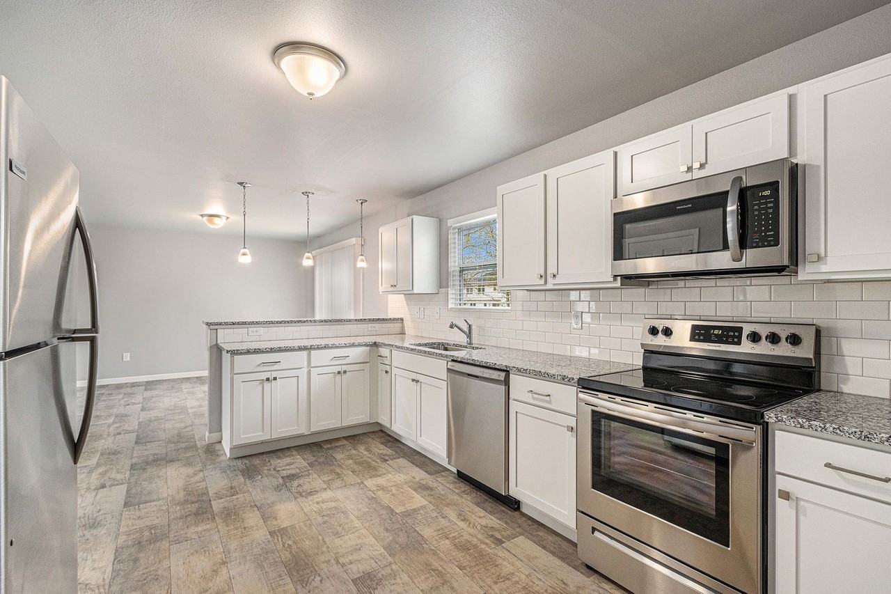 7215 Primrose Ln - Photo 3 of 18