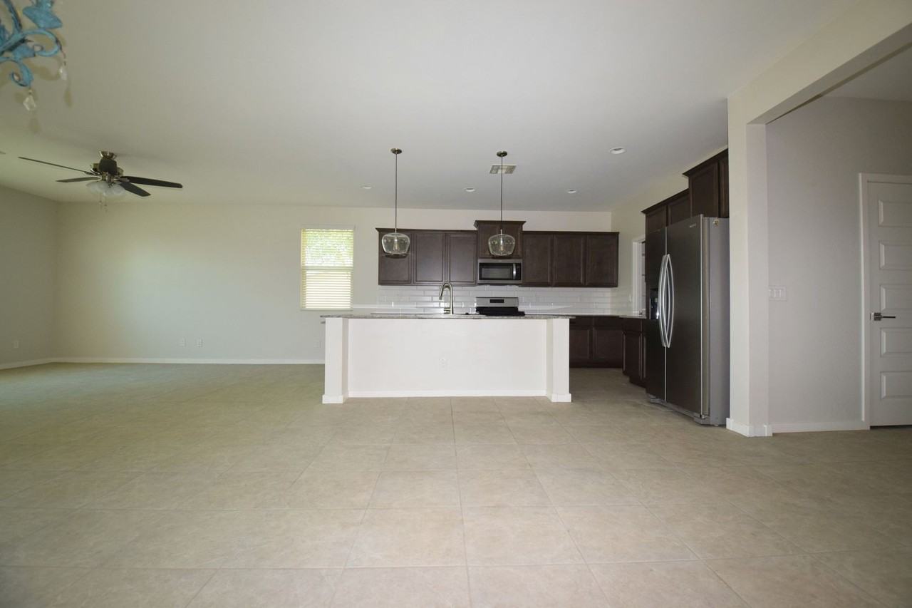 725 W Panola Dr - Photo 2 of 25