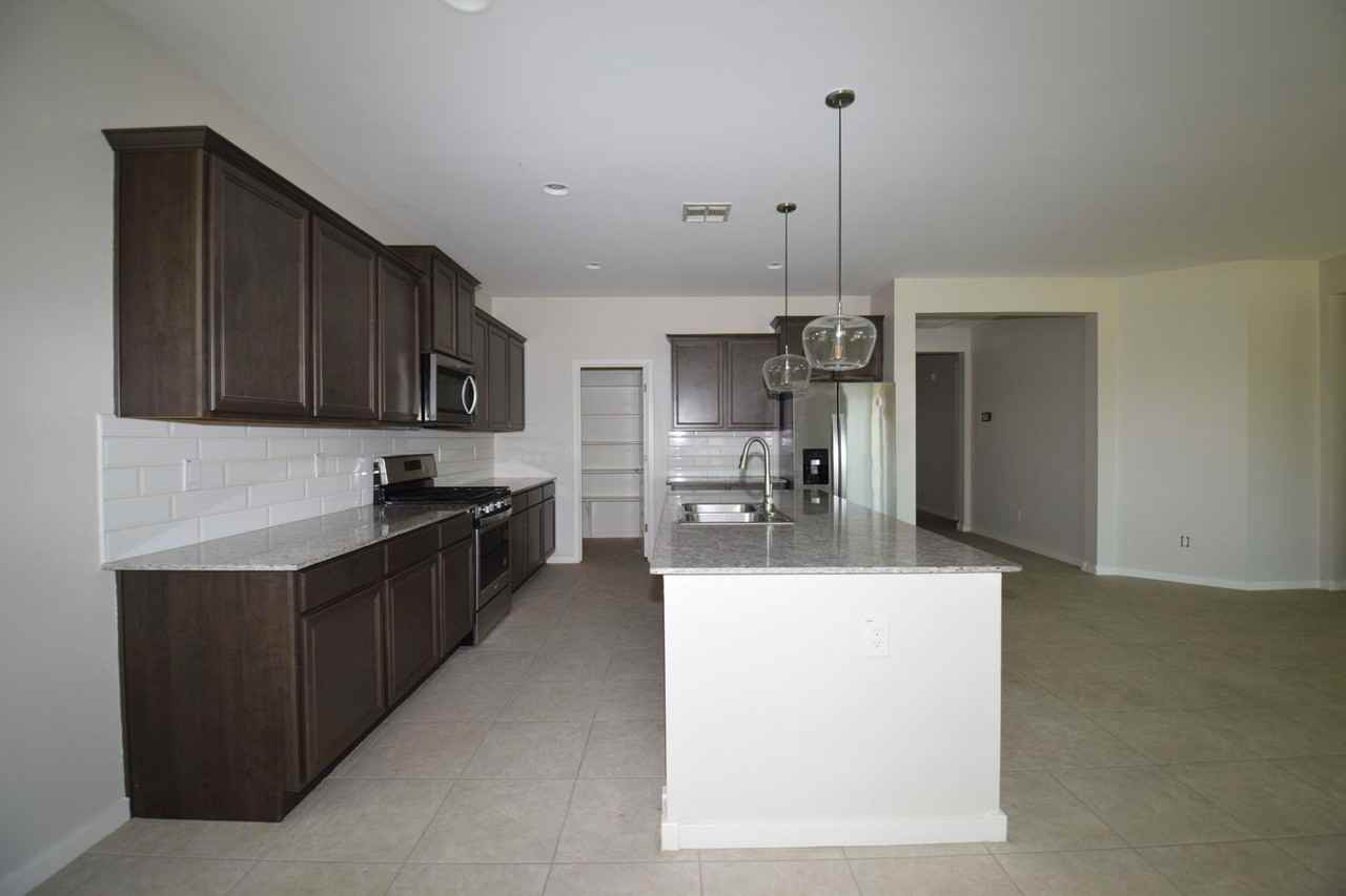 725 W Panola Dr - Photo 3 of 25