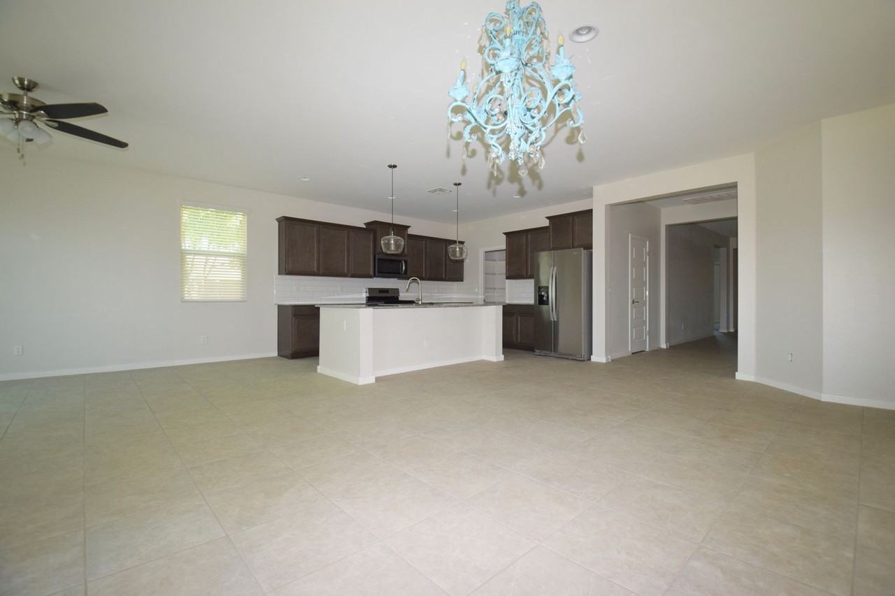 725 W Panola Dr - Photo 4 of 25