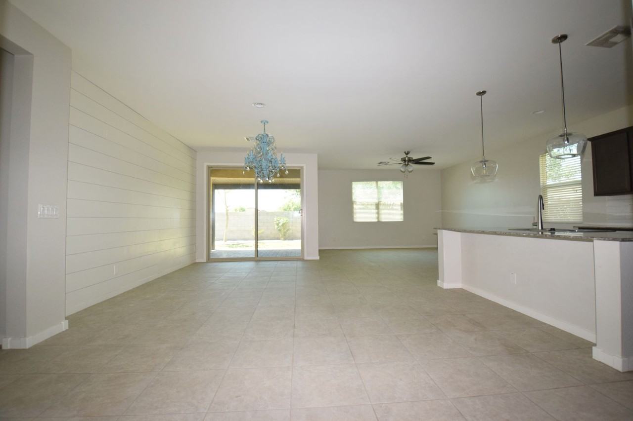 725 W Panola Dr - Photo 7 of 25