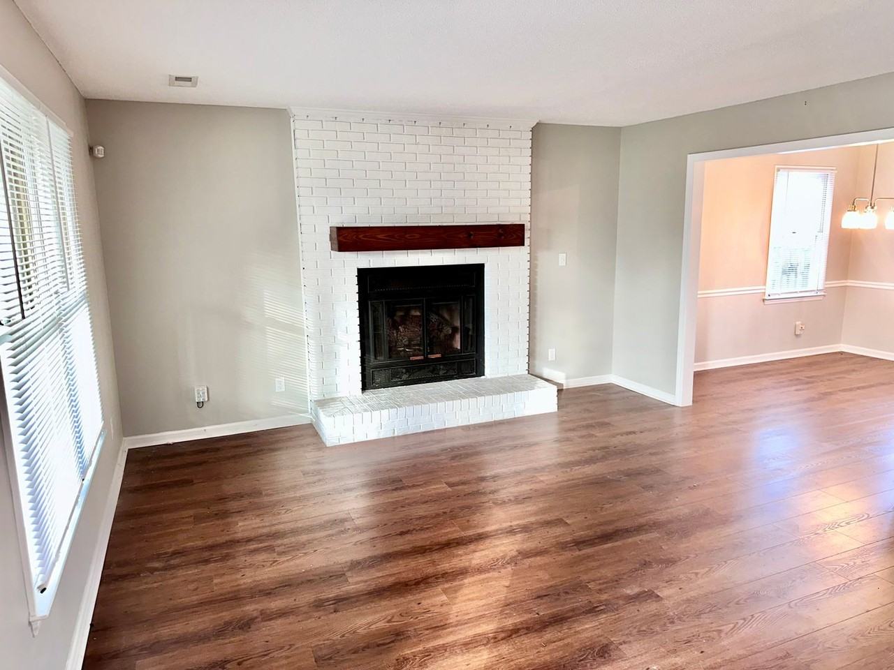 105 Artesian Dr - Photo 2 of 16