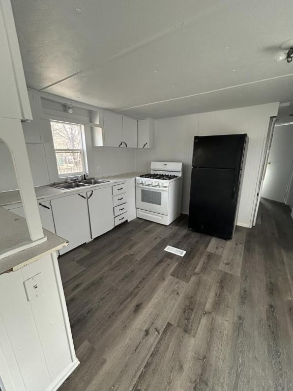 1101 1/2 W 4th St - Photo 4 of 11