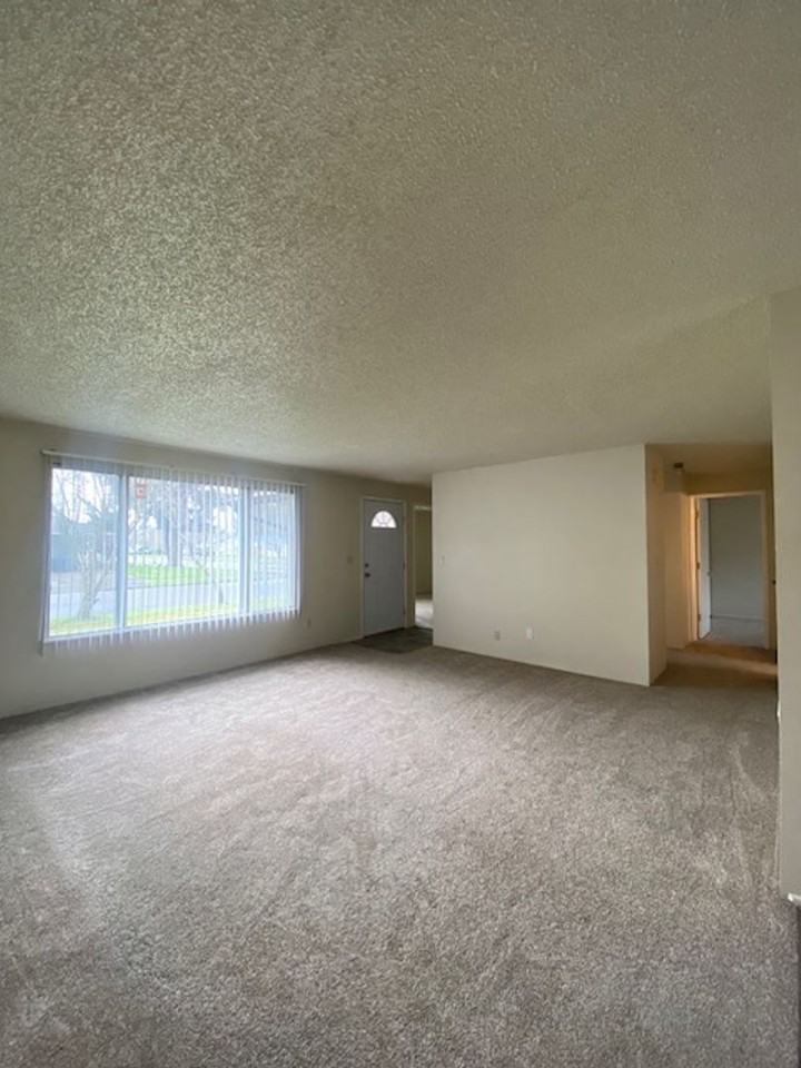 415 E Rose St - Photo 3 of 14