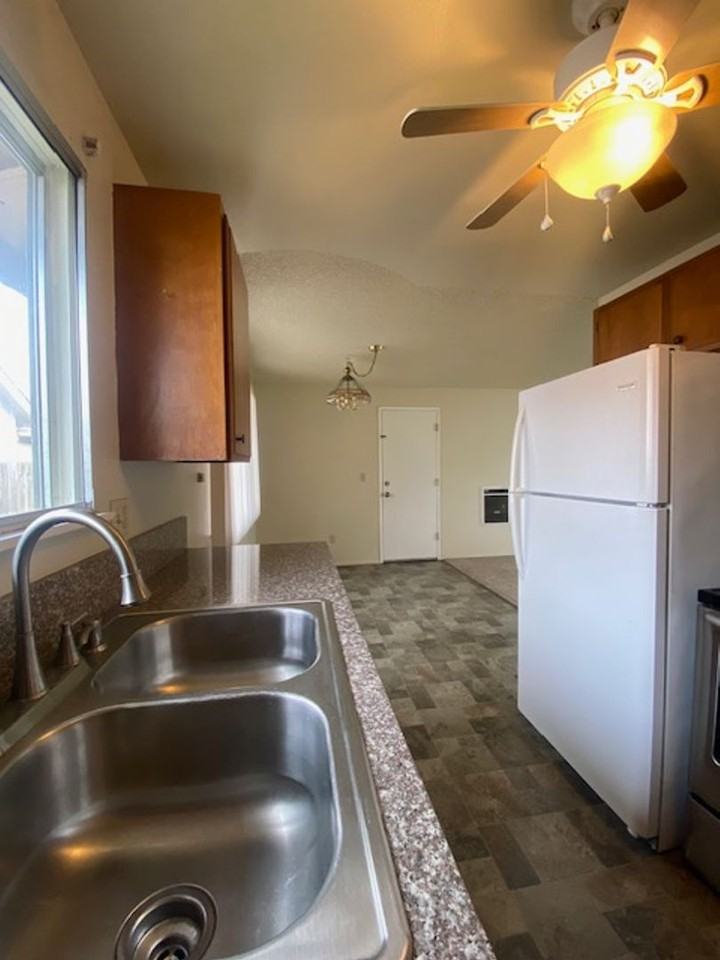 415 E Rose St - Photo 5 of 14