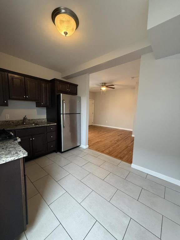 7072 Plain St - Photo 3 of 7