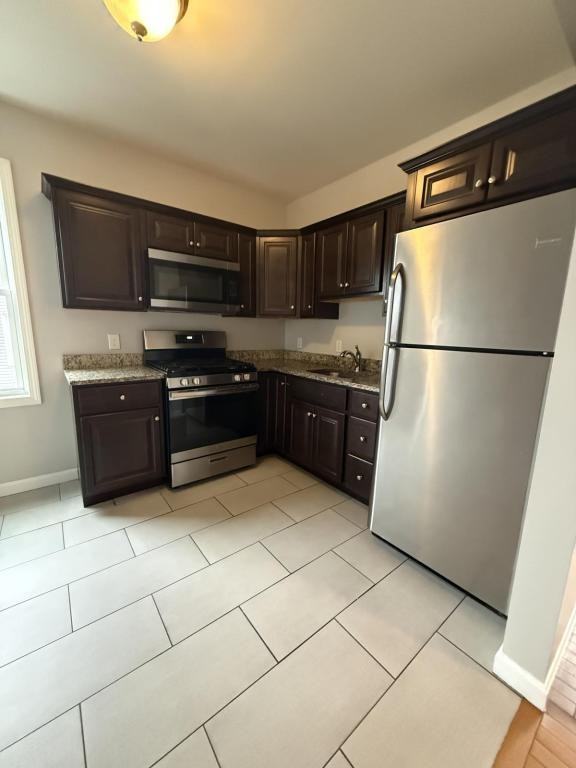 7072 Plain St - Photo 4 of 7