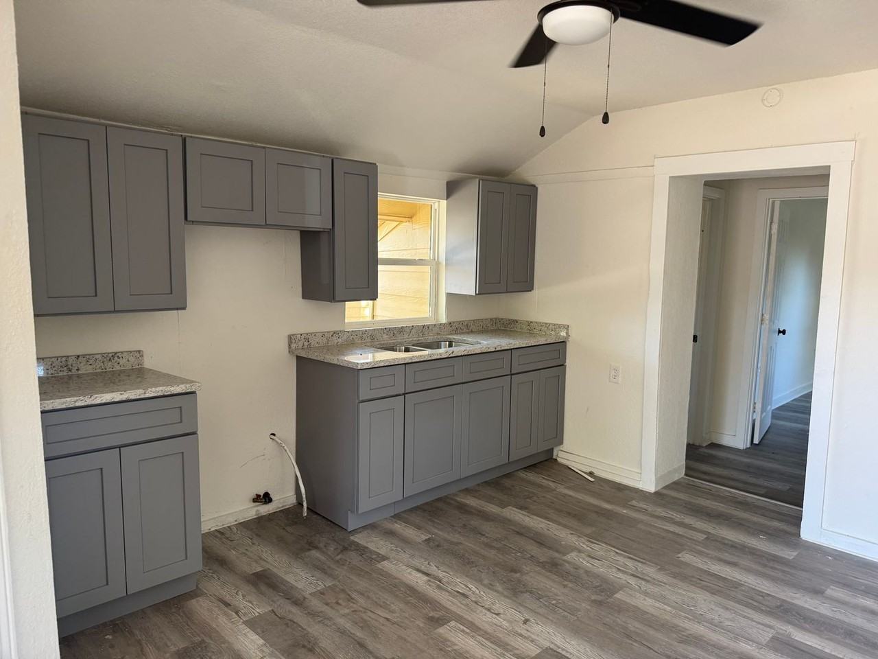 Peabody 419 - Photo 2 of 12