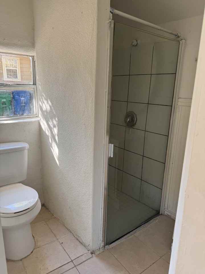 Peabody 419 - Photo 4 of 12